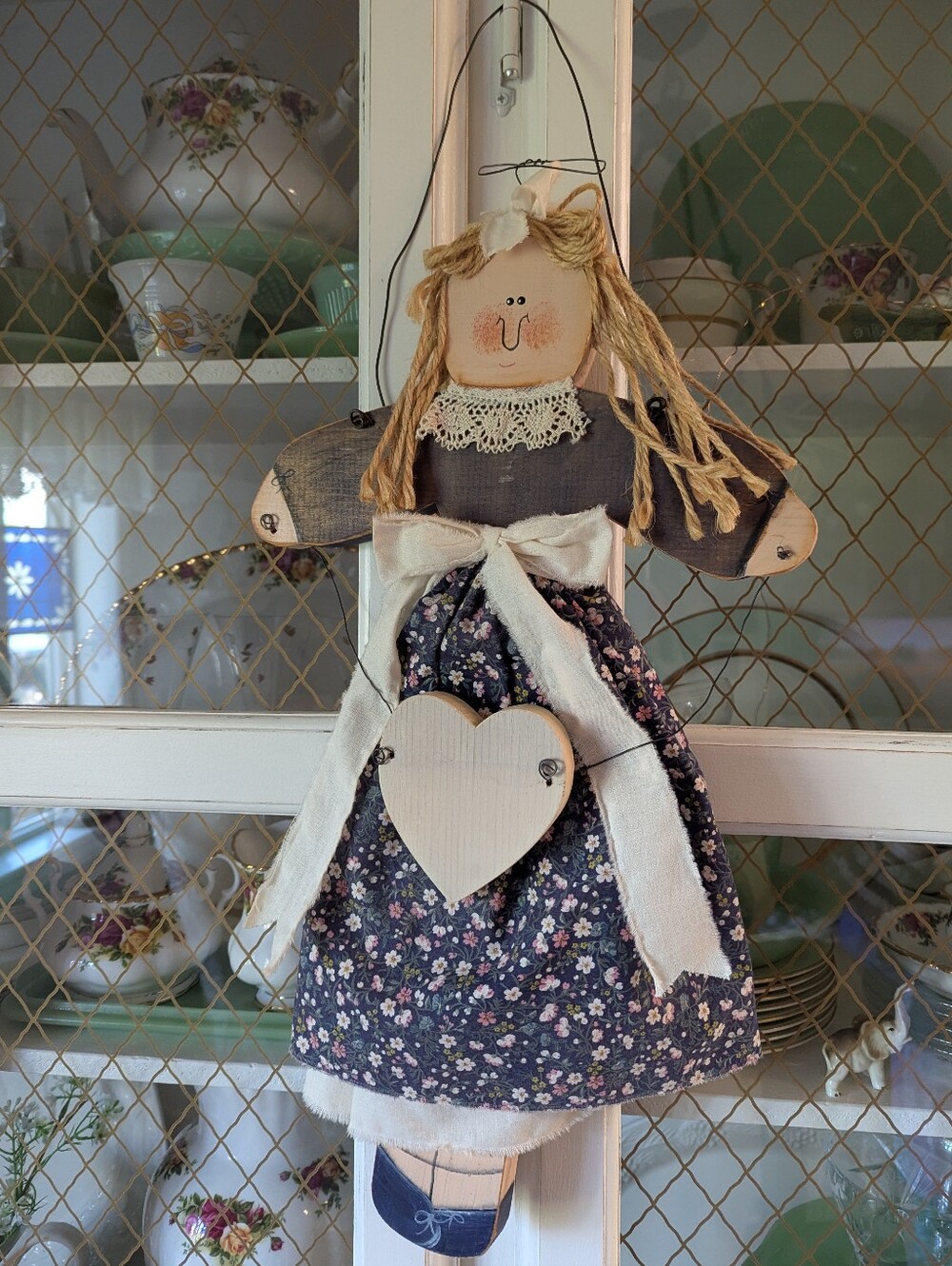 90s Rustic Wooden Country Angel Handmade Floral Heart Cute Wall Door Hanging